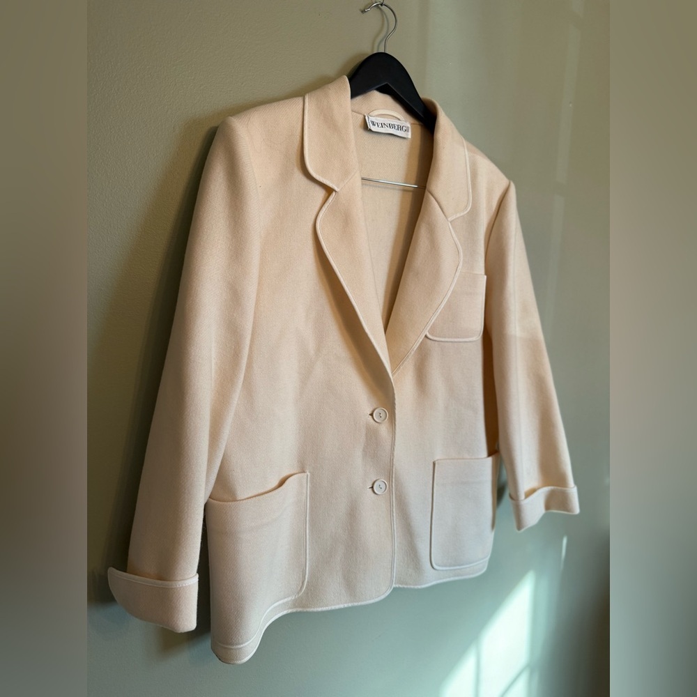 Vintage European Elegance: Weinberg Cream Piped Blazer - Picture 5 of 13